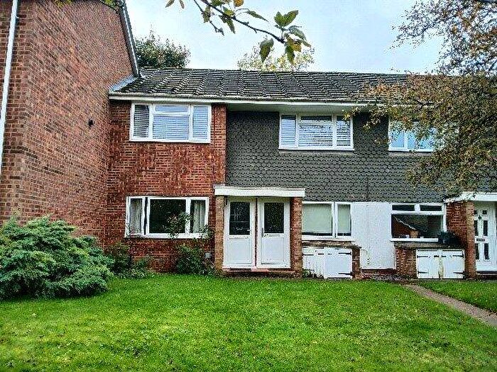 2 Bedroom Flat To Rent In Home Farm Close, Tadworth, KT20