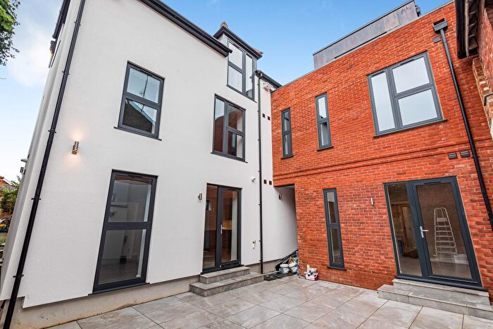 1 Bedroom Apartment To Rent In Lenten Street, Alton, Hampshire, GU34