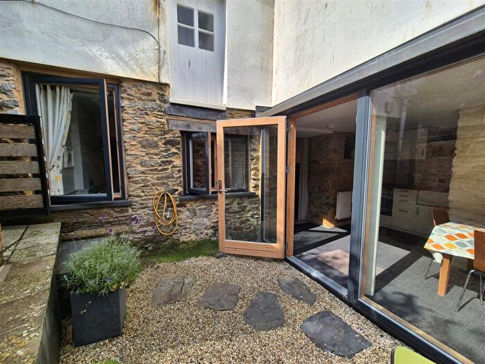 1 Bedroom Apartment For Sale In Trafalgar Square, Fowey, PL23