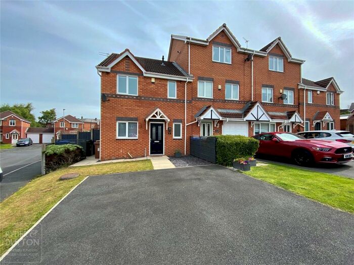 3 Bedroom Town House To Rent In Calgarth Drive, Middleton, Manchester, Greater Manchester, M24