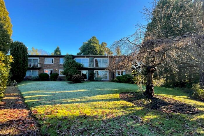 2 Bedroom Flat To Rent In Wendela Close, Woking, Surrey, GU22