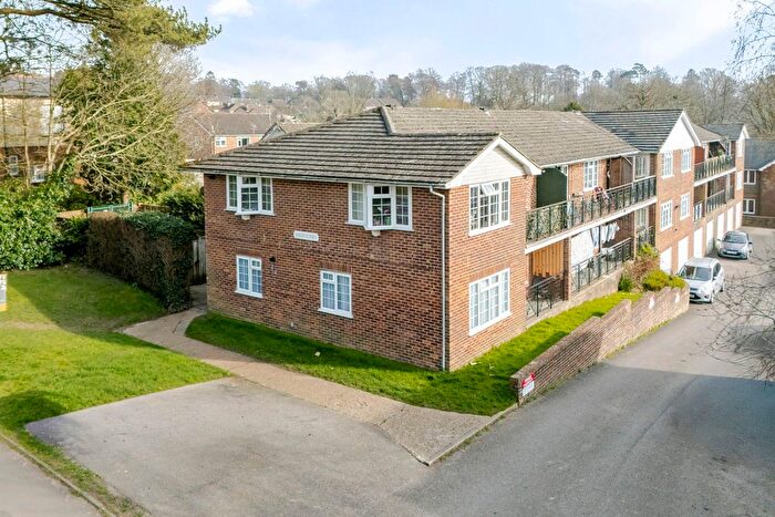 2 Bedroom Flat For Sale In Mutton Hall Hill, Heathfield, TN21