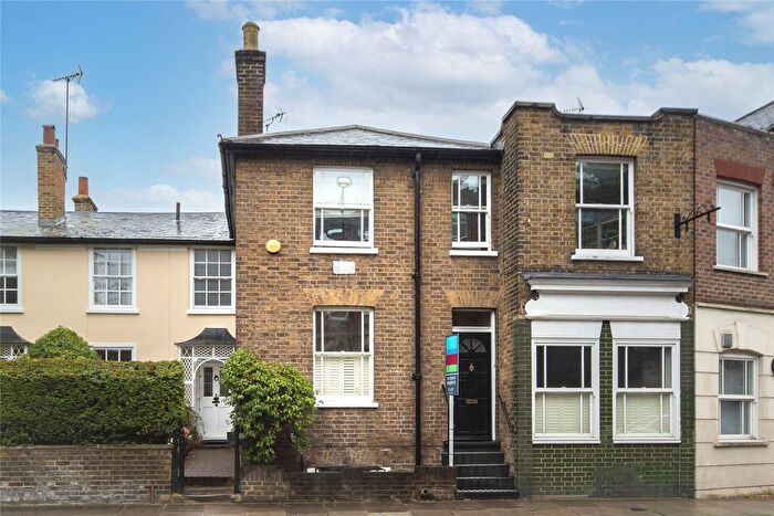 3 Bedroom Detached House To Rent In Sheen Road, Richmond Upon Thames, Surrey, TW9