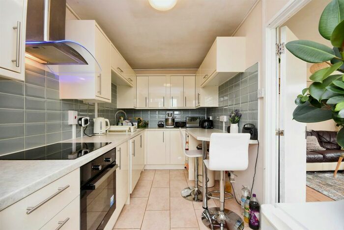 2 Bedroom Flat To Rent In The Drive, Great Warley, Brentwood, CM13