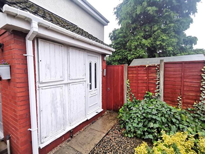 2 Bedroom Flat For Sale In Fossdale Moss, Leyland, Lancashire, PR26