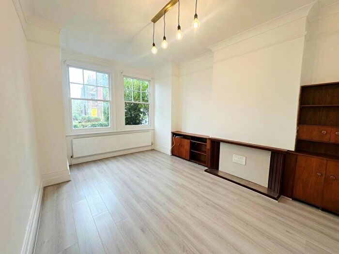 2 Bedroom Apartment To Rent In Sylvan Avenue, Wood Green, N22