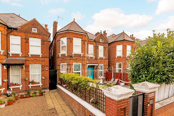 3 Bedroom Flat For Sale In Shoot Up Hill, Willesden, NW2