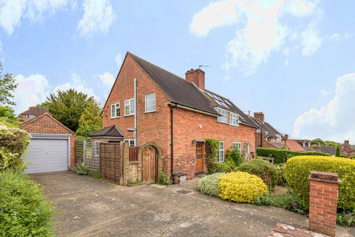 3 Bedroom Semi-Detached House For Sale In Curling Vale, Guildford, GU2