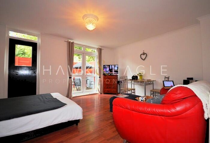 3 Bedroom Flat To Rent In Island Gardens, London, Greater London., E14