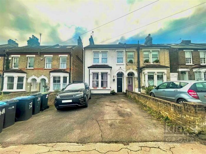 2 Bedroom Maisonette Flat To Rent In Gordon Hill, Enfield, EN2