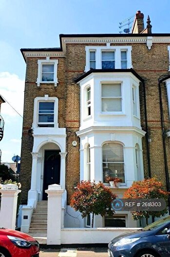 1 Bedroom Flat To Rent In St. Philips Road, Surbiton, KT6