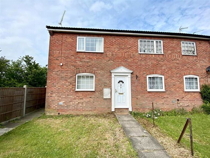 Flat To Rent In Baylam Dell, Luton, LU2