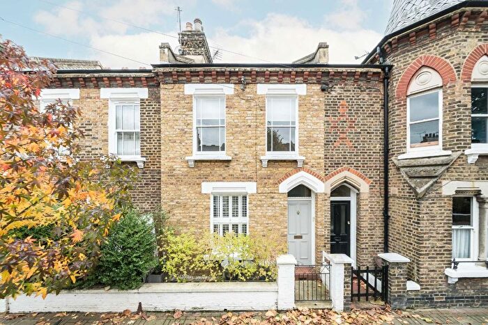 3 Bedroom Property To Rent In Eversleigh Road, London, SW11