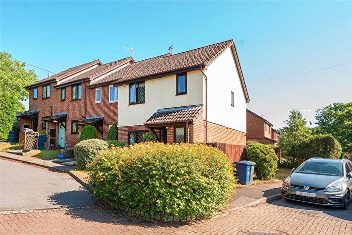 3 Bedroom End Of Terrace House For Sale In Trout Road, Haslemere, Surrey, GU27