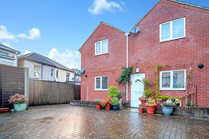 2 Bedroom End Terrace House For Sale In North Street, Old Town, Swindon, Wiltshire, SN1