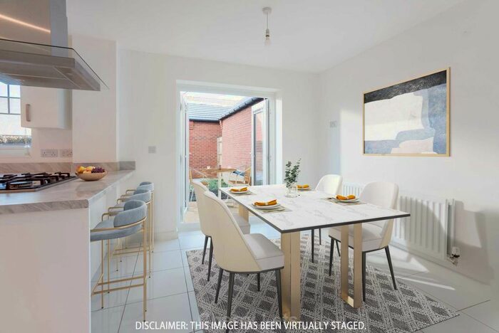 4 Bedroom Detached House To Rent In Yeoman Close, Bodicote, OX15