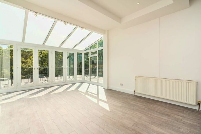 3 Bedroom Flat To Rent In Islington Green, London, N1