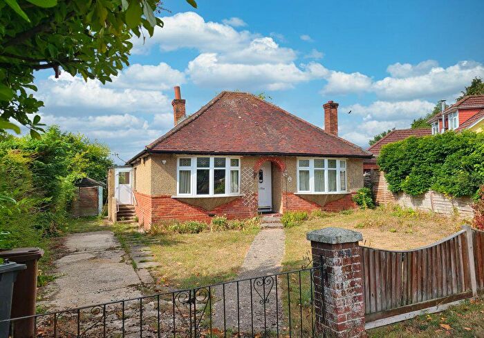 2 Bedroom Detached Bungalow For Sale In Upton Crescent, Nursling, Southampton, SO16