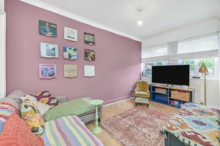 1 Bedroom Flat For Sale In Garratt Lane, London, SW17