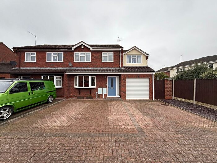 4 Bedroom Semi-Detached House To Rent In Queenswood Drive, Worcester, WR5
