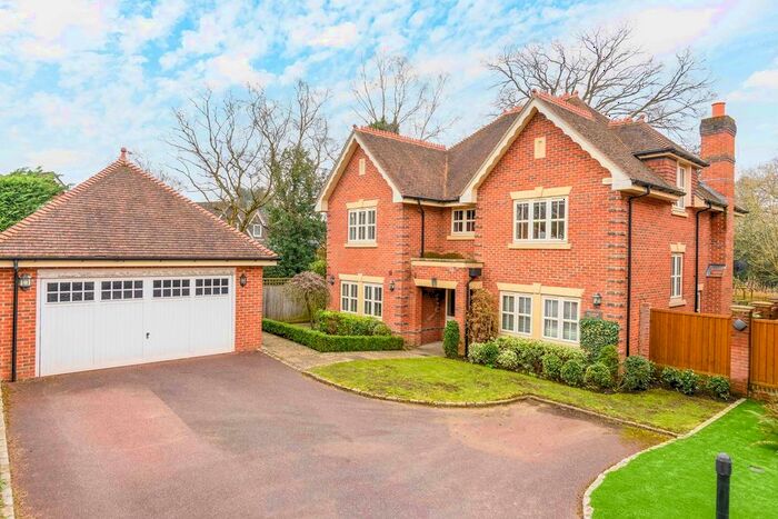5 Bedroom Detached House To Rent In Woodham Gate, Woking, GU21
