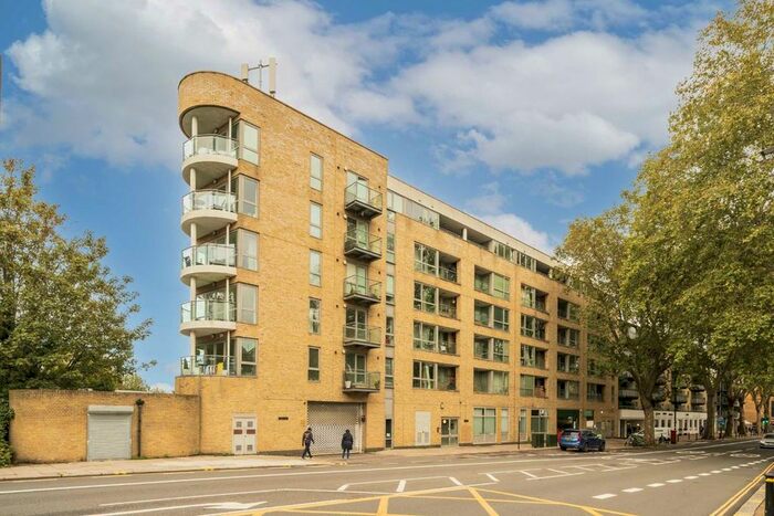 3 Bedroom Flat To Rent In Chiswick High Road, London, W4