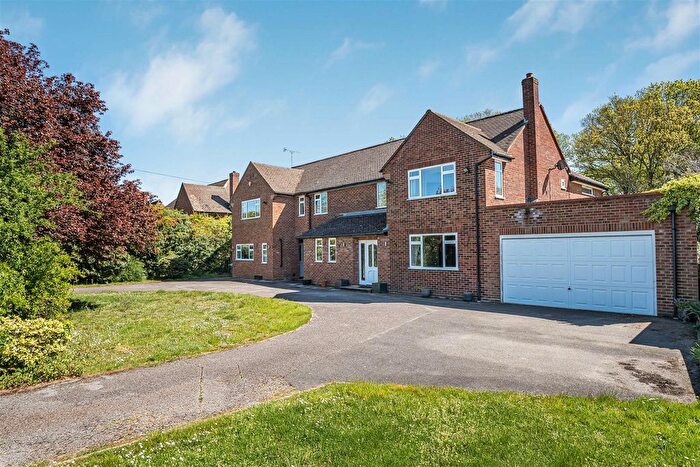 5 Bedroom Detached House To Rent In Manor Road, Maidenhead, SL6