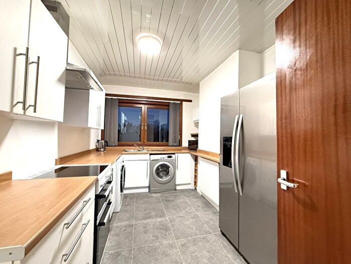 3 Bedroom Flat To Rent In Fod Street, Dunfermline, Fife, KY11