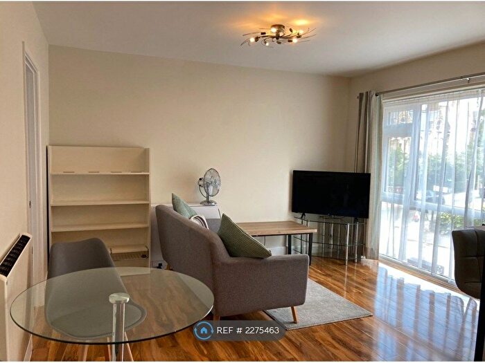 2 Bedroom Flat To Rent In Cedar Gardens, Sutton, SM2