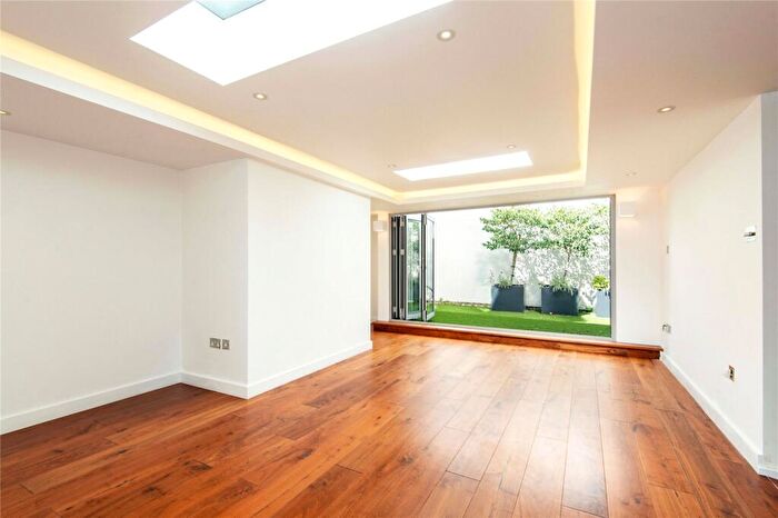 2 Bedroom Apartment To Rent In The Galleries, Abbey Road, London, NW8