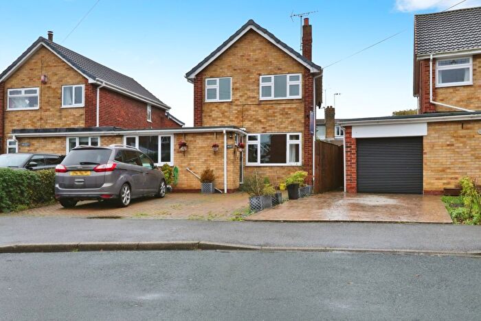 3 Bedroom Link Detached House For Sale In Highfield Road, Beverley, HU17