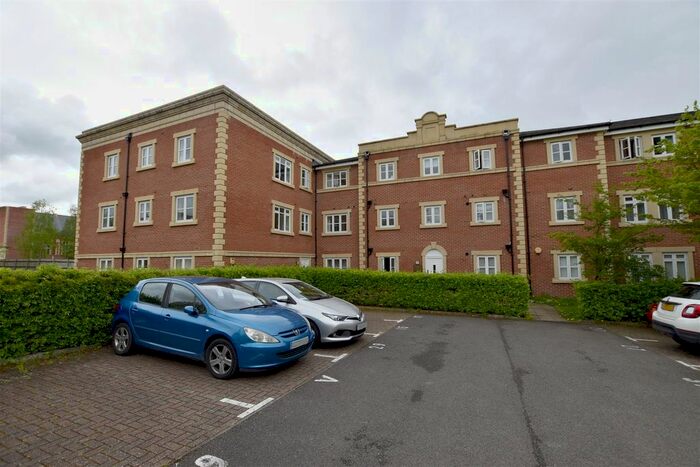 2 Bedroom Flat To Rent In Talfourd Way, Redhill, RH1