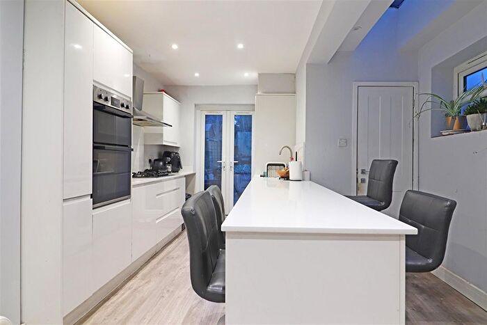 3 Bedroom End Terrace House For Sale In Earlswood Road, Redhill, RH1