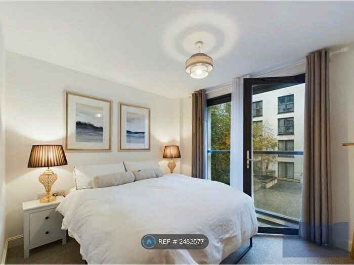 2 Bedroom Flat To Rent In St. James Walk, Cheltenham, GL50