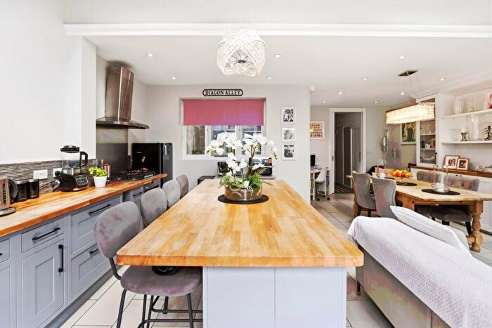 5 Bedroom House For Sale In Ashurst Road, London, N12
