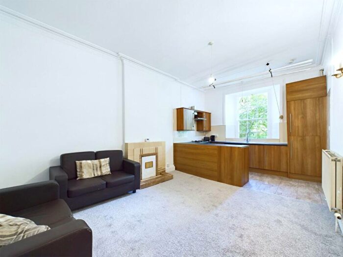 3 Bedroom Flat To Rent In Montague Street, Newington, Edinburgh, EH8