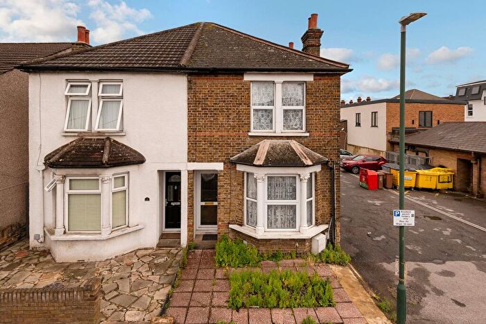 3 Bedroom Semi-Detached House For Sale In Sandford Road, Bexleyheath, DA7