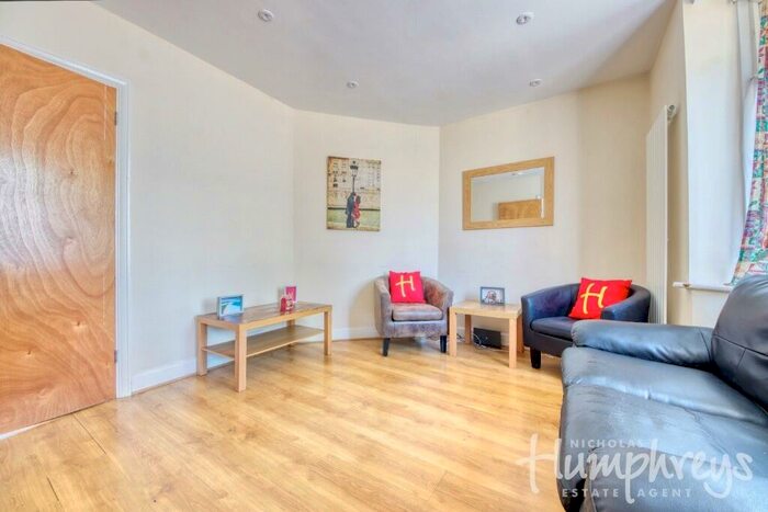 3 Bedroom Terraced House To Rent In Bed Student House - St Stephens Road, CT2