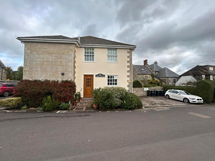 2 Bedroom Flat To Rent In Abbey Court ~ Long Term Available, SP7