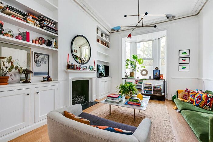 3 Bedroom Apartment To Rent In Redcliffe Gardens, Earls Court, London, SW10