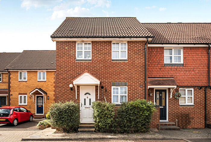 3 Bedroom End Of Terrace House For Sale In Bakers Gardens, Carshalton, SM5