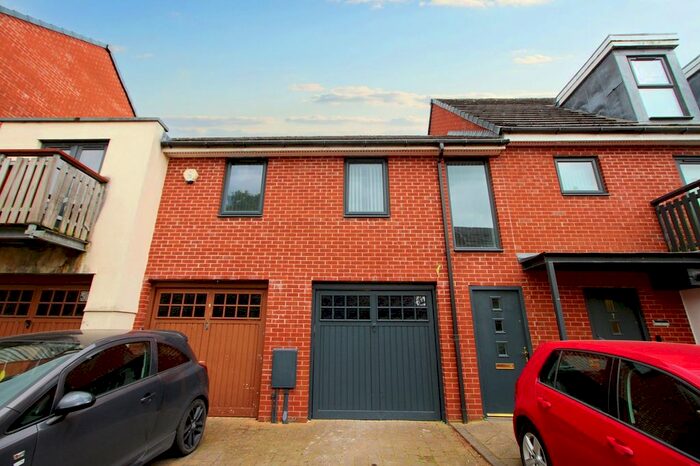 2 Bedroom Flat To Rent In Queensmere Drive, Swinton, M27