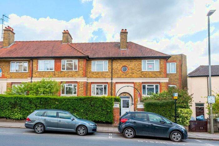 2 Bedroom Flat To Rent In Merton Road, Wandsworth, London, SW18