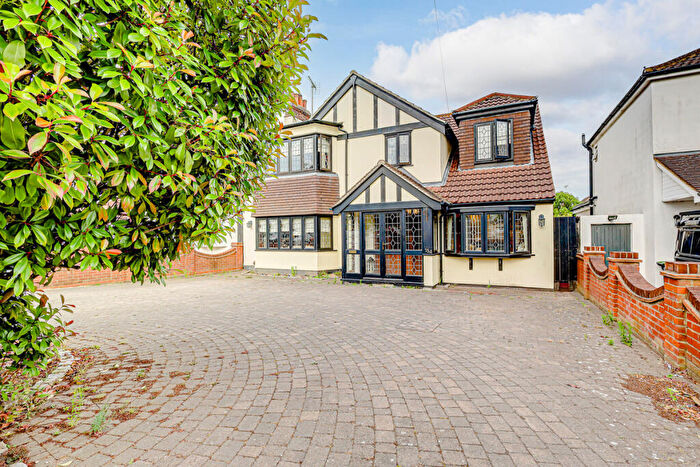 5 Bedroom Detached House For Sale In Eastwood Road, Leigh-on-sea, SS9