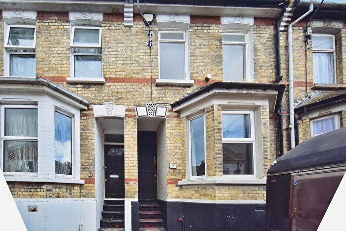3 Bedroom Terraced House For Sale In Ernest Road, Chatham, Kent, ME4
