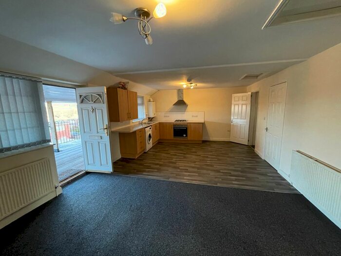 2 Bedroom Flat To Rent In Chaucer Rd, Herringthorpe, Rotherham, S65