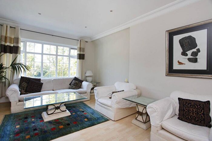 2 Bedroom Flat To Rent In Finchley Road, Child's Hill, London, NW2