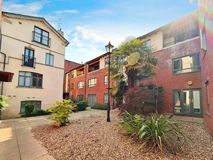 4 Bedroom Maisonette To Rent In Upper Park Road, Manchester, Greater Manchester, M14