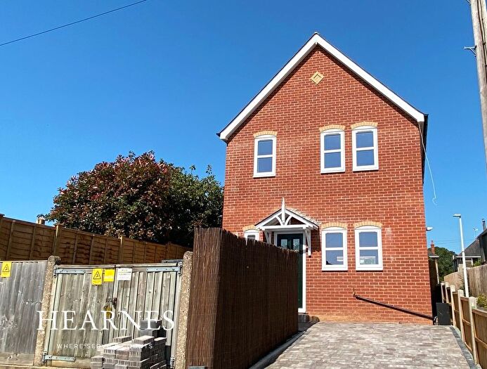2 Bedroom Detached House For Sale In Phyldon Road, Parkstone, Poole, BH12