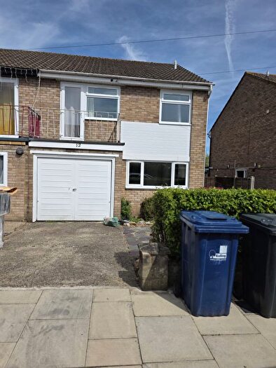 3 Bedroom Semi-Detached House To Rent In Farm Close, Southall, UB1